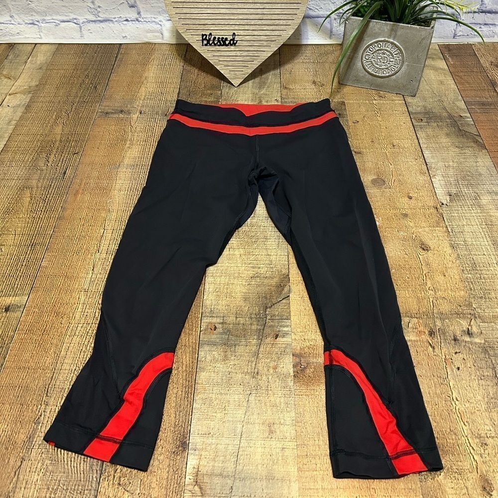 Lululemon Run: Inspire Crop II
Deep Coal / Love Red